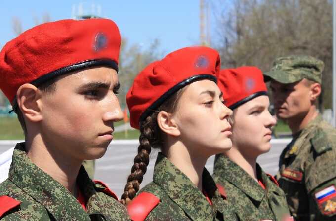 Москва вербує підлітків на війну проти України, - ЦНС