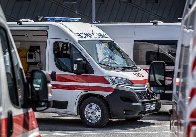 Під час російського авіаудару по Великому Бурлуку на Харківщині загинула жінка, постраждала дитина