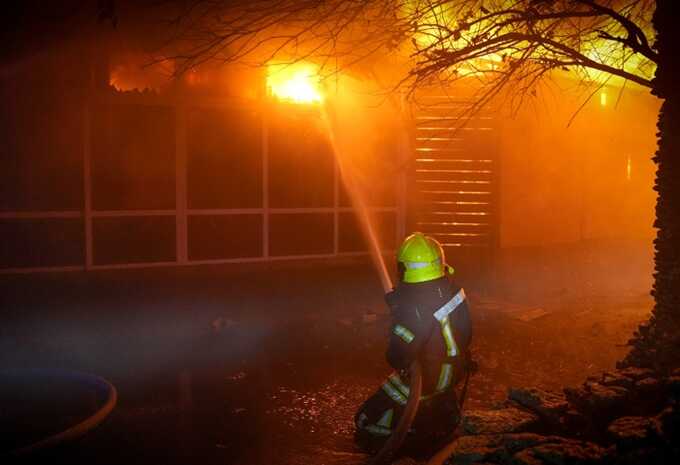 Приборкати вогонь не могли всю ніч: в Одесі сталася серйозна пожежа