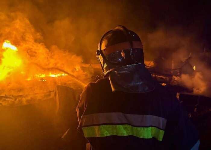 У Черкасах внаслідок падіння російського дрона загорілось підприємство