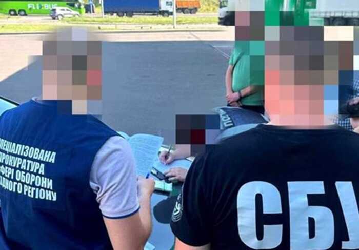 Житель Львівщини організував втечу псевдомузиканта за кордон за 12 тисяч євро та уникнув відповідальності