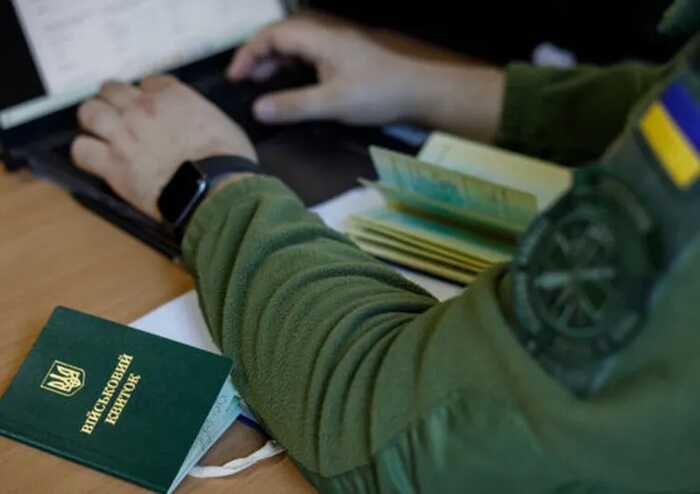 НАЗК виявило незадекларовані квартири, авто та значні суми готівки у посадовців ТЦК