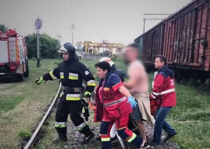 На Чернігівщині двоє дітей отримали удар струмом на залізниці