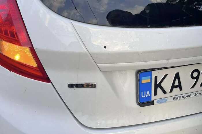 У Києві невідомий обстріляв автівку ветеранки Вікторії Дворецької