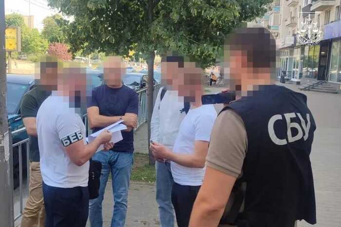 Ексменеджерів української авіакомпанії підозрюють в ухиленні від податків на понад 344 мільйонів гривень
