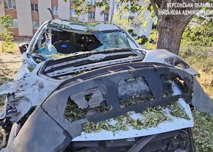 Вночі росіяни обстріляли Херсон: поранено чоловіка