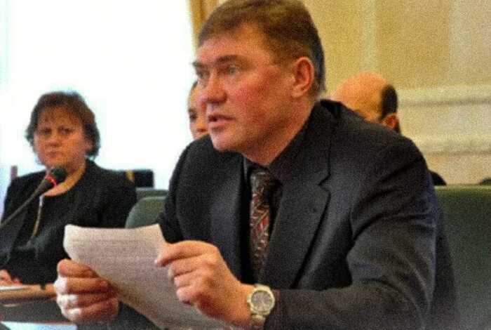 Суддя, засуджений за хабар у вигляді «5 пляшок шампанського», більше не отримуватиме зарплату від держави