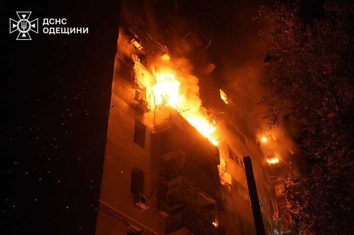 Понад 300 дронів і 30 ракет: Зеленський повідомив про масштабну нічну атаку РФ по 10 областях