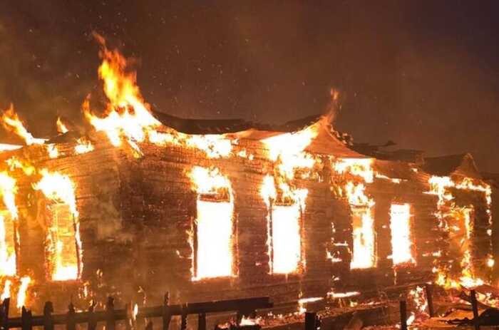 Росіяни атакували Сумщину: загинула жінка, палали будинки