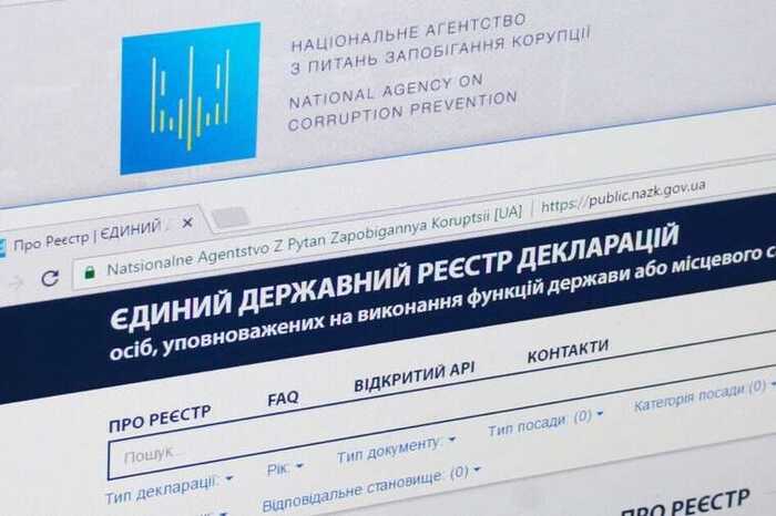Інспекторка ДПС Саєнко отримує квартири у подарунок і приховує доходи