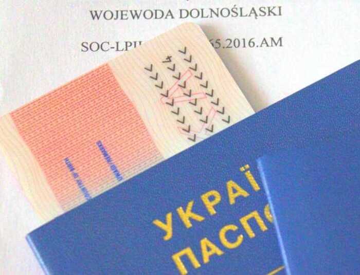 У Польщі з нового року планують запровадити карту CUKR для українців