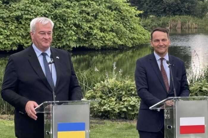 Сікорський: Польща готує нові пакети військової допомоги для України