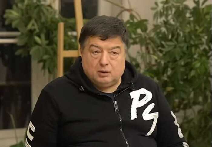 Суд визнав дійсними паспорти та зняв усю відповідальність з ексголови Конституційного суду Тупицького