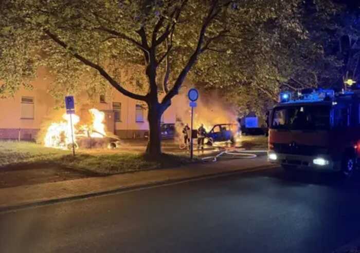 У Німеччині невідомі підпалили чотири авто Бундесверу