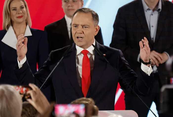 Президент Польщі Навроцький запропонував прирівняти символи ОУН-УПА до нацизму