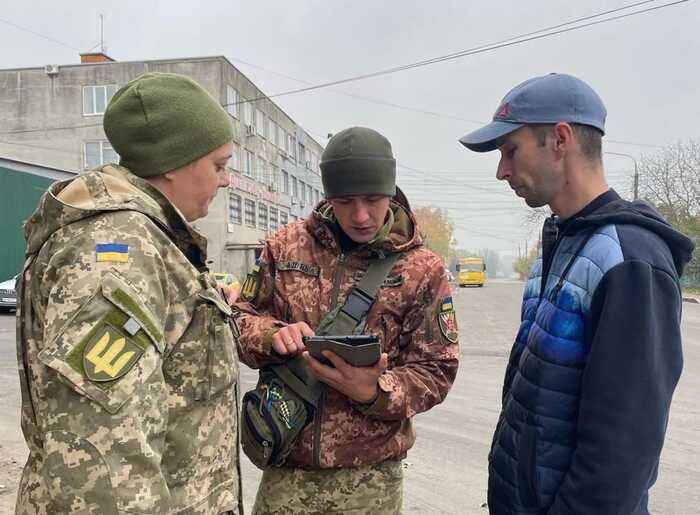 В Одесі співробітники ТЦК провели рейд у житловому комплексі, мешканці чинили опір