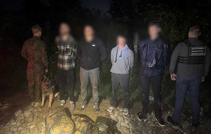 На Закарпатті прикордонникам довелося відкрити вогонь, щоб затримати групу ухилянтів