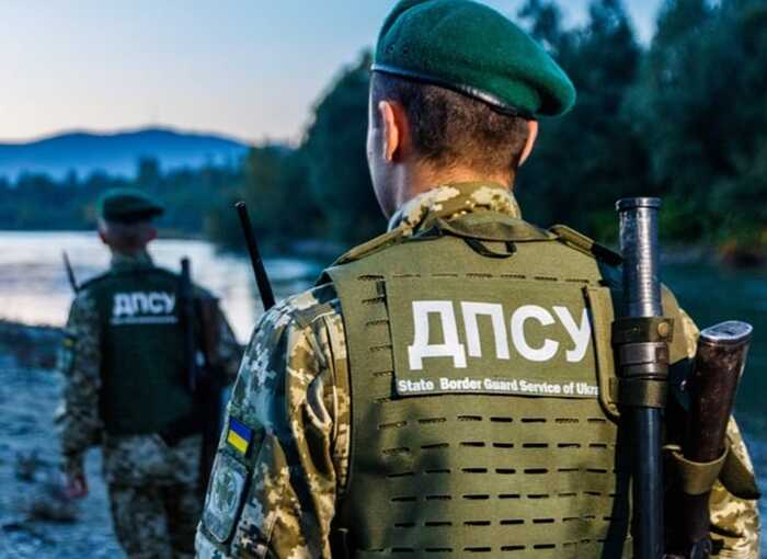 Прикордонники врятували ухилянта, який намагався незаконно перетнути кордон з Румунією