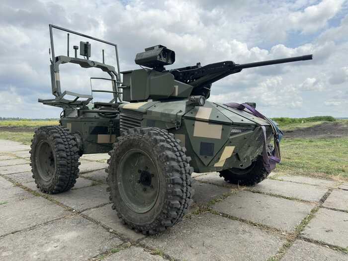 Бійці ЗСУ показали роботів, які доставляють провізію та проводять евакуацію на фронті