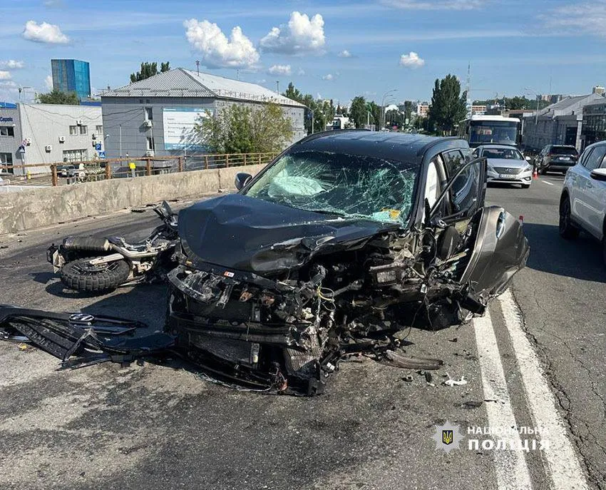 У Києві сталась масштабна аварія, є постраждалі. Фото і відео